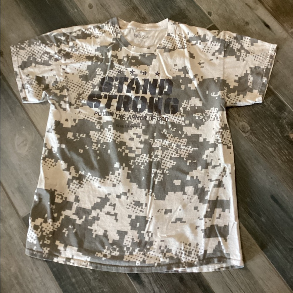 Kerusso Stand Strong T-shirt